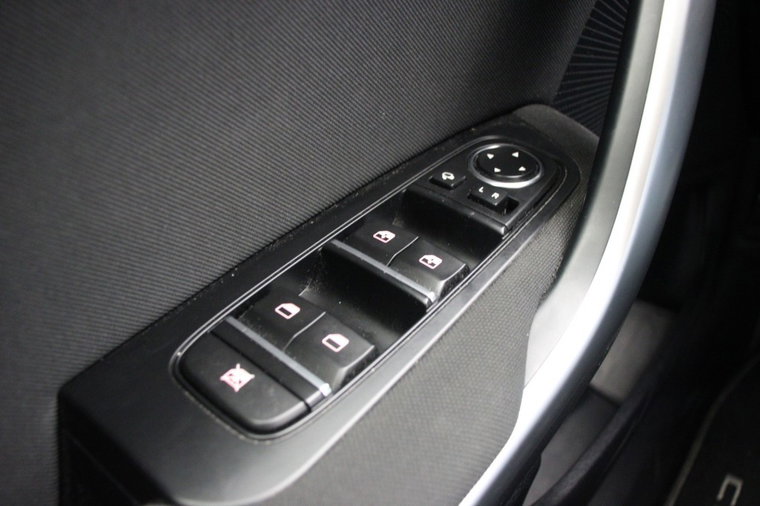 Vehicle Image 28