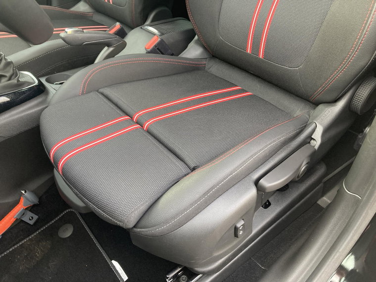 Vehicle Image 36