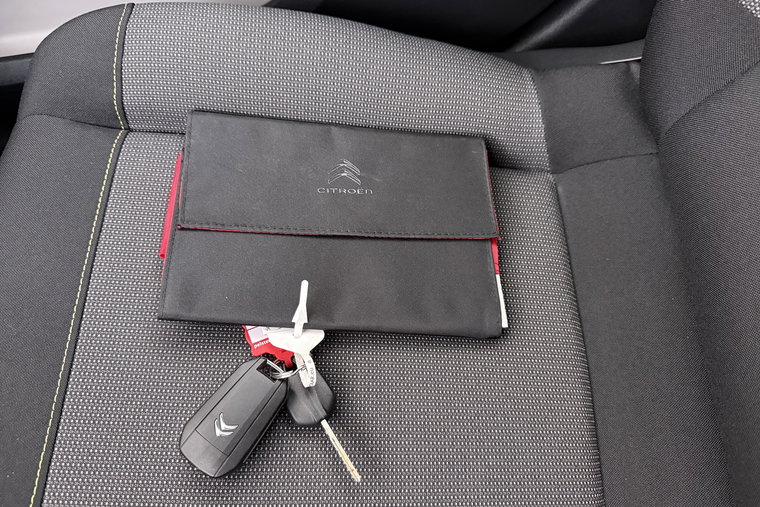 Vehicle Image 30