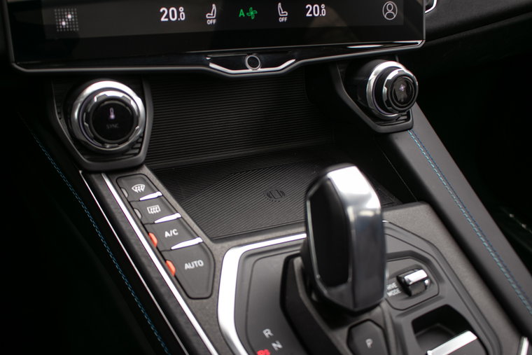Vehicle Image 25