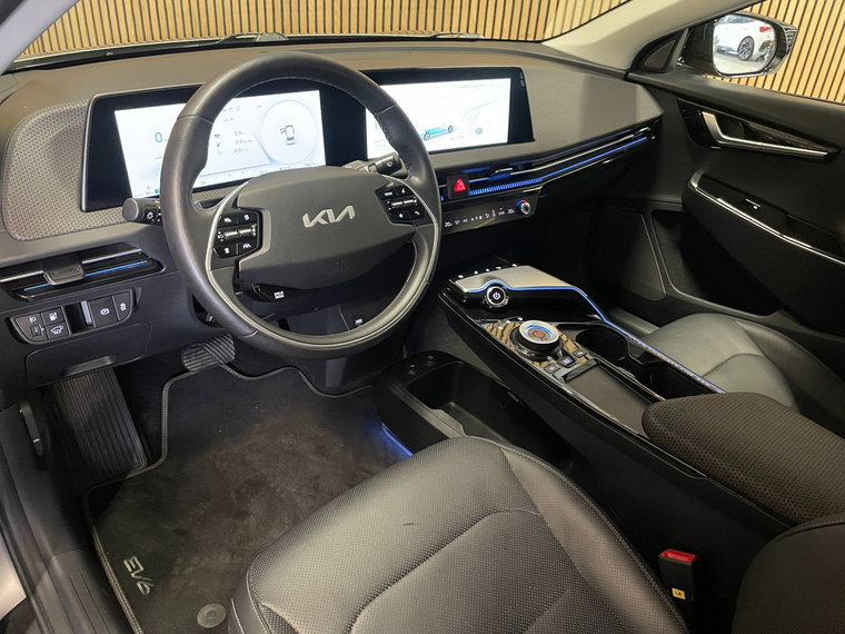 Vehicle Image 32