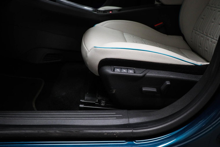 Vehicle Image 33