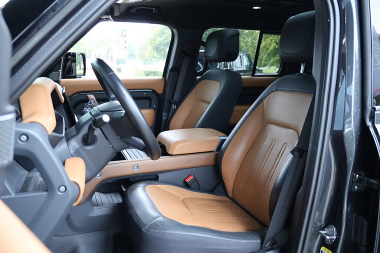 Vehicle Image 9