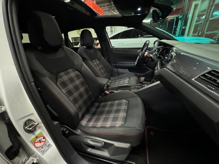 Vehicle Image 33