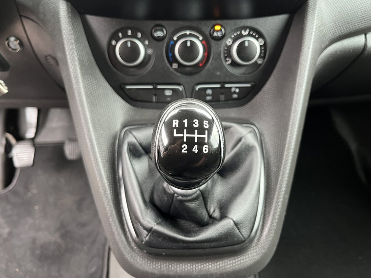 Vehicle Image 42