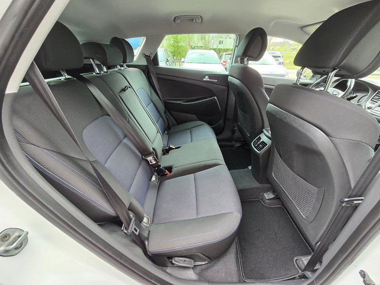 Vehicle Image 16