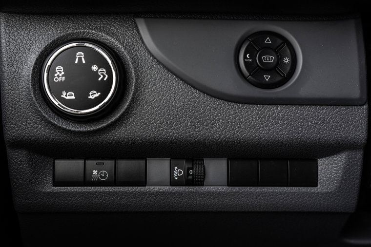 Vehicle Image 25