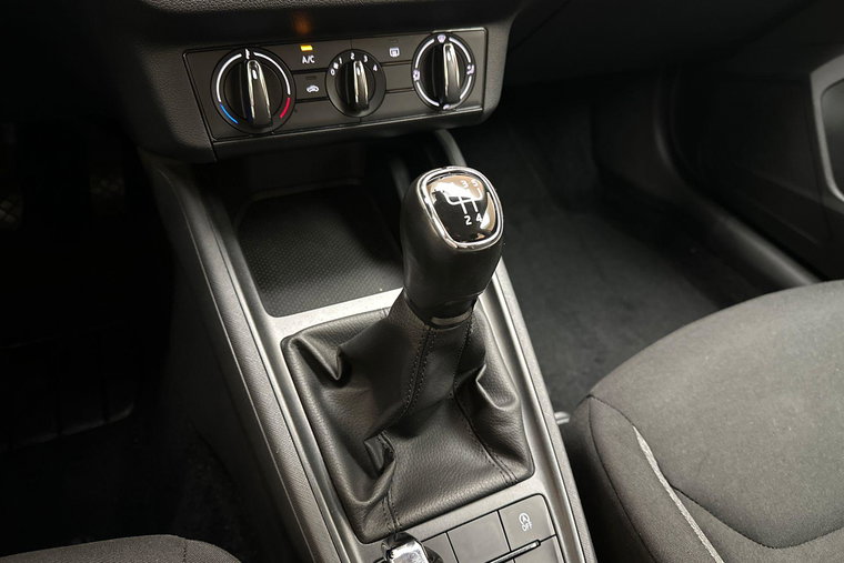 Vehicle Image 26