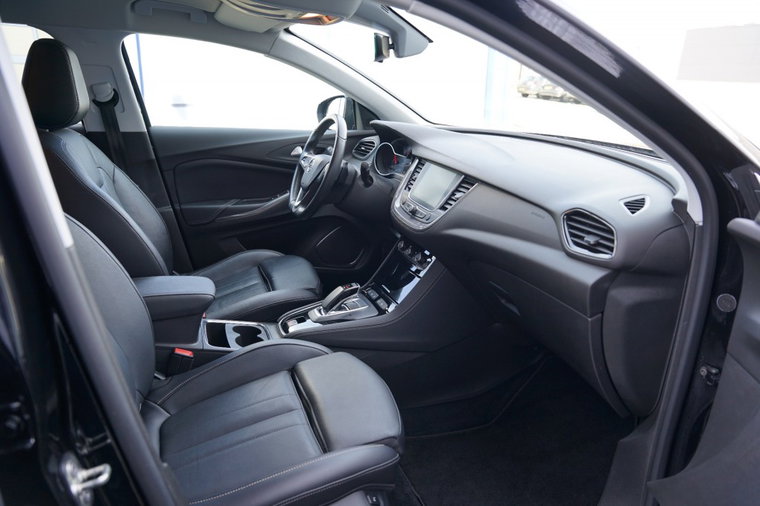 Vehicle Image 10