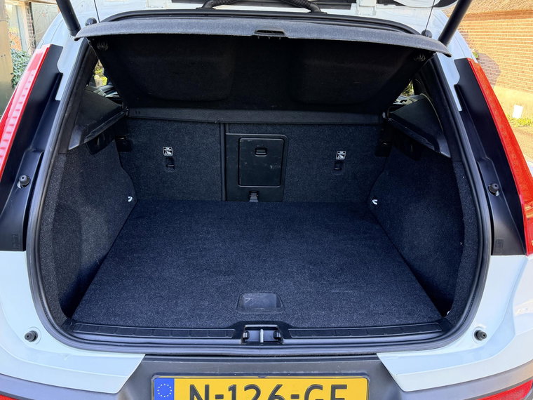 Vehicle Image 17