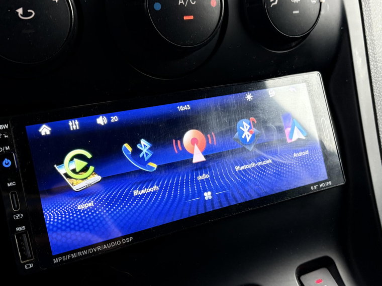 Vehicle Image 22