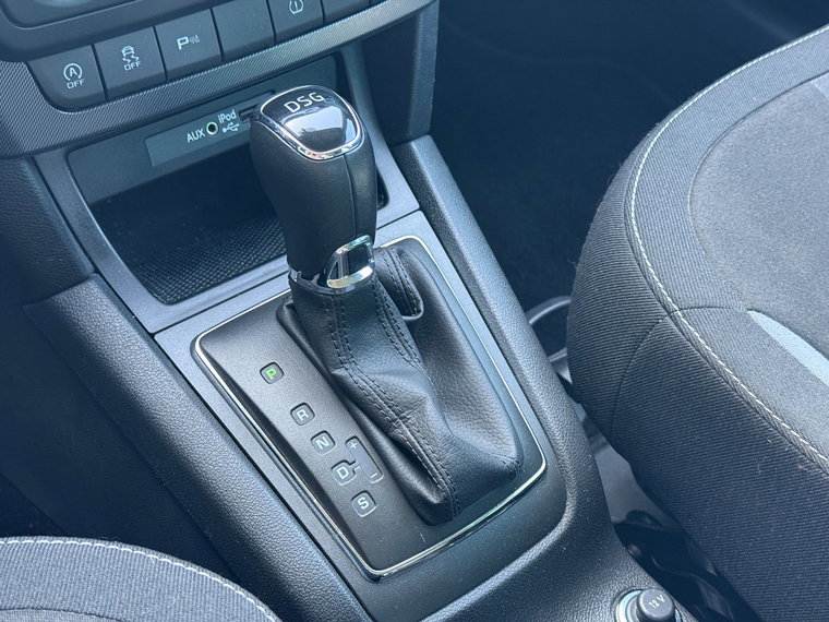 Vehicle Image 25