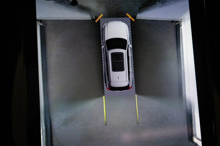 Vehicle Image 9