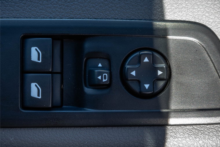 Vehicle Image 25