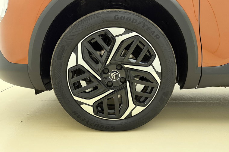 Vehicle Image 13
