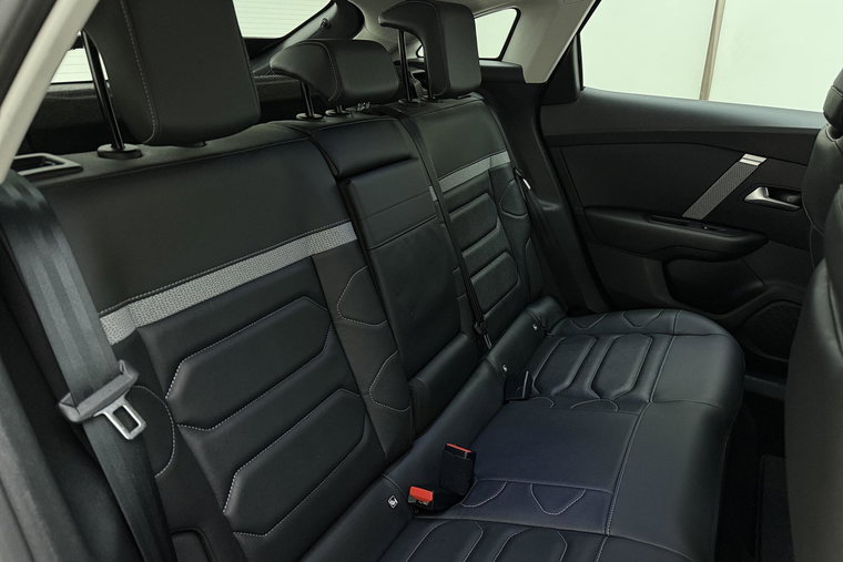 Vehicle Image 16