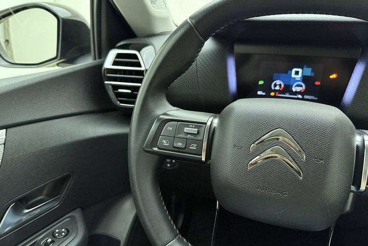 Vehicle Image 17
