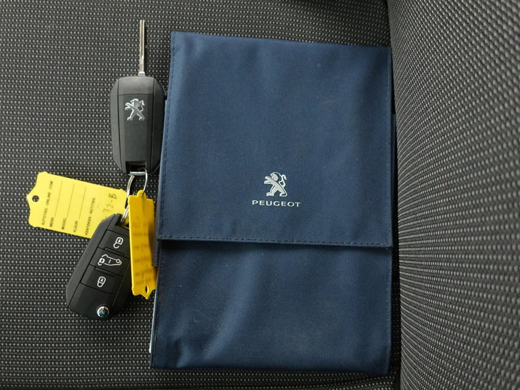 Vehicle Image 24