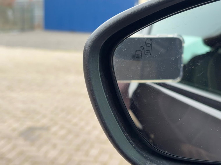 Vehicle Image 33
