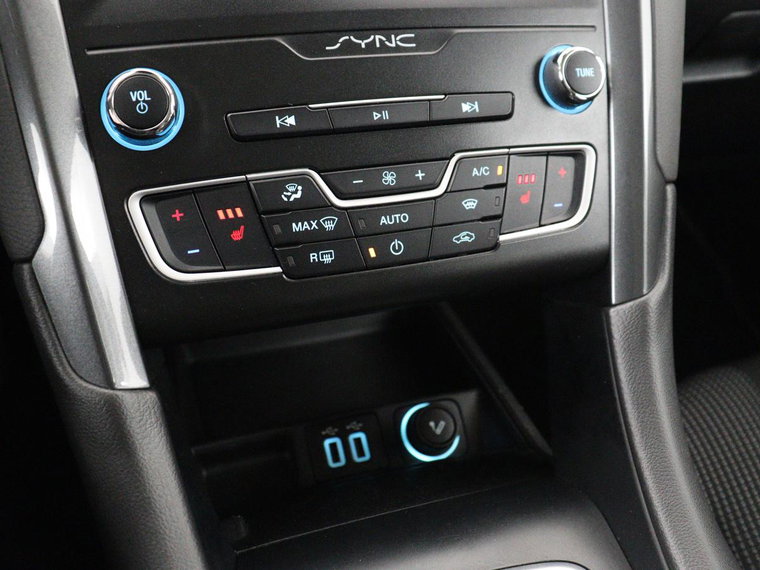 Vehicle Image 28