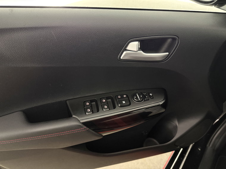 Vehicle Image 24