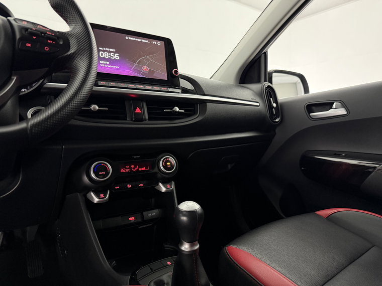 Vehicle Image 25