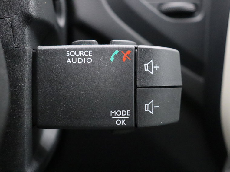 Vehicle Image 24