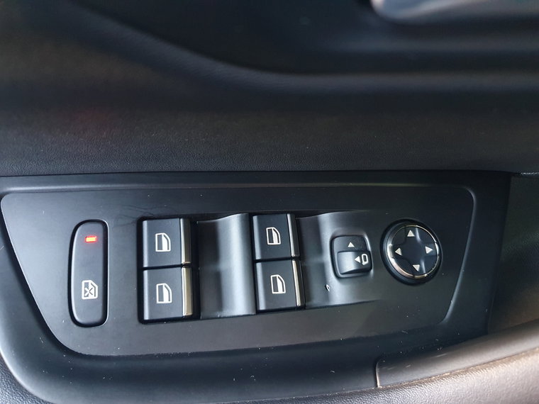 Vehicle Image 28