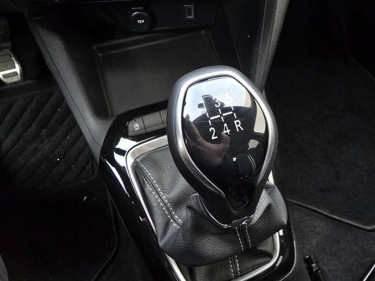 Vehicle Image 32