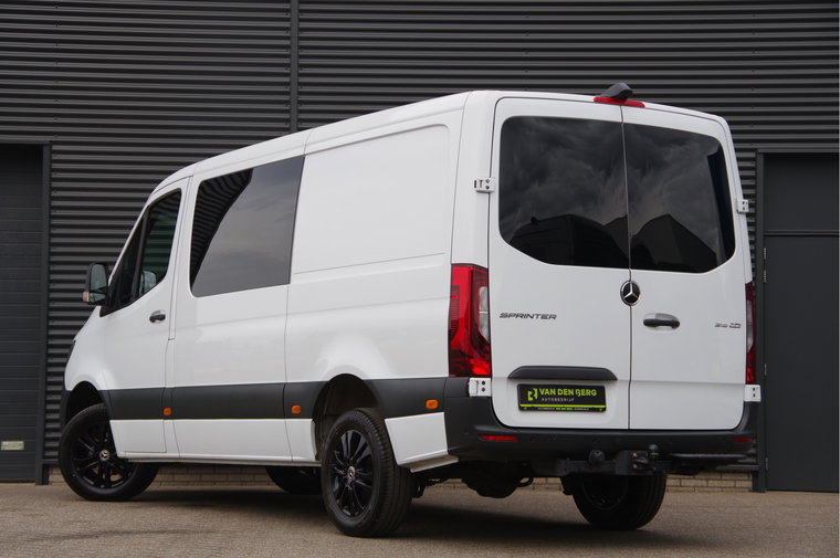 Vehicle Image 28