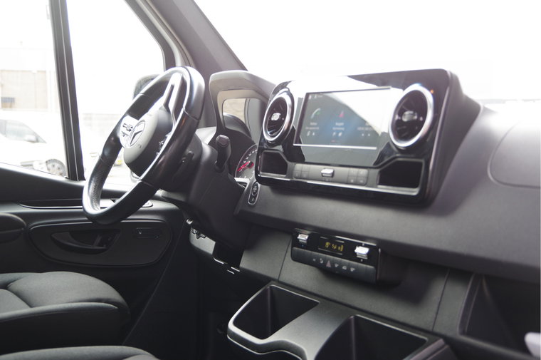 Vehicle Image 32