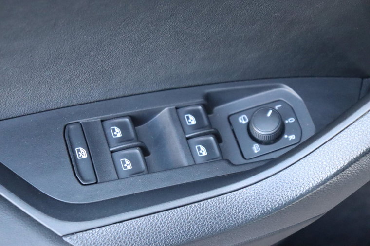 Vehicle Image 26