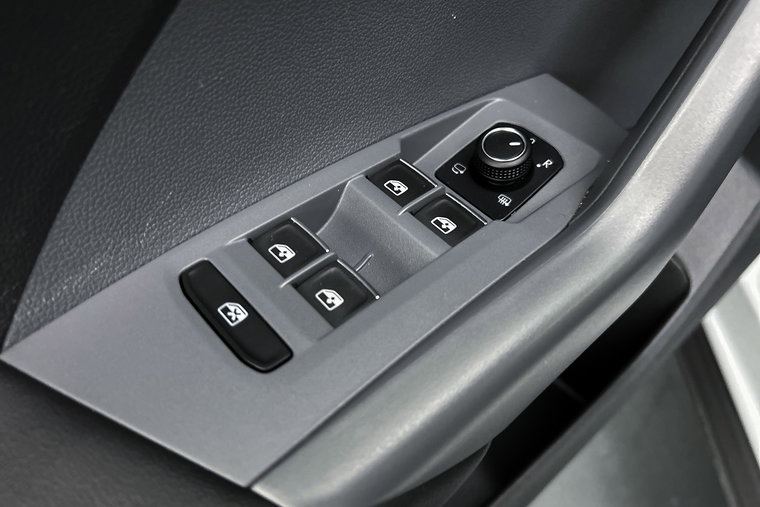 Vehicle Image 23