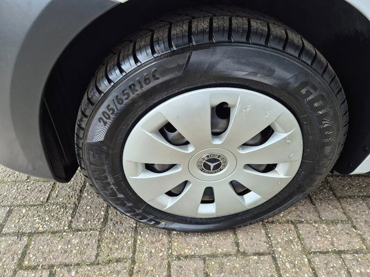 Vehicle Image 38