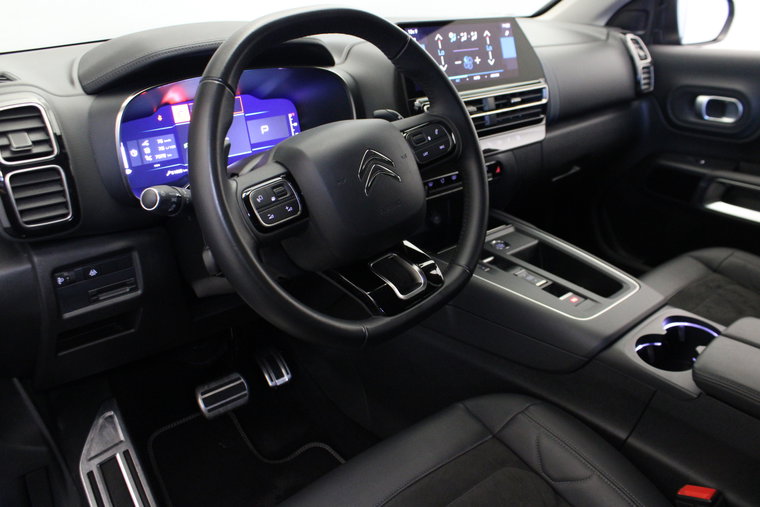 Vehicle Image 16
