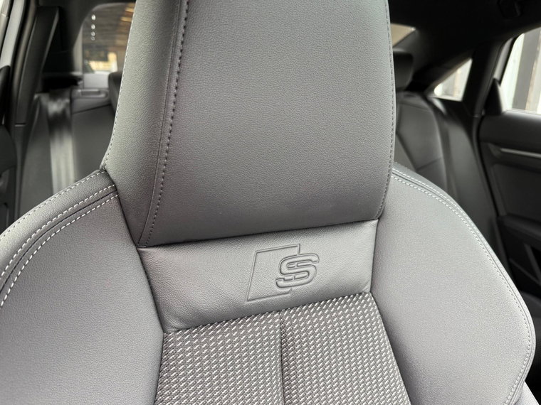 Vehicle Image 33