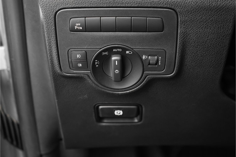 Vehicle Image 32