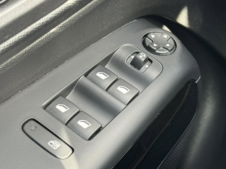 Vehicle Image 38