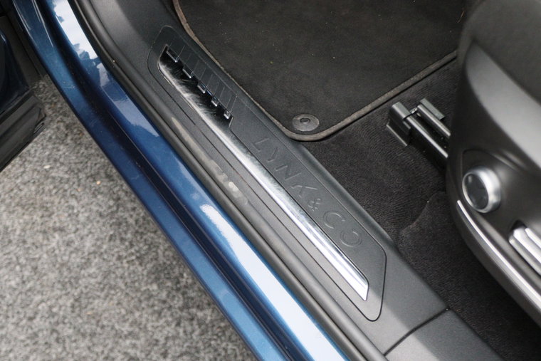 Vehicle Image 32