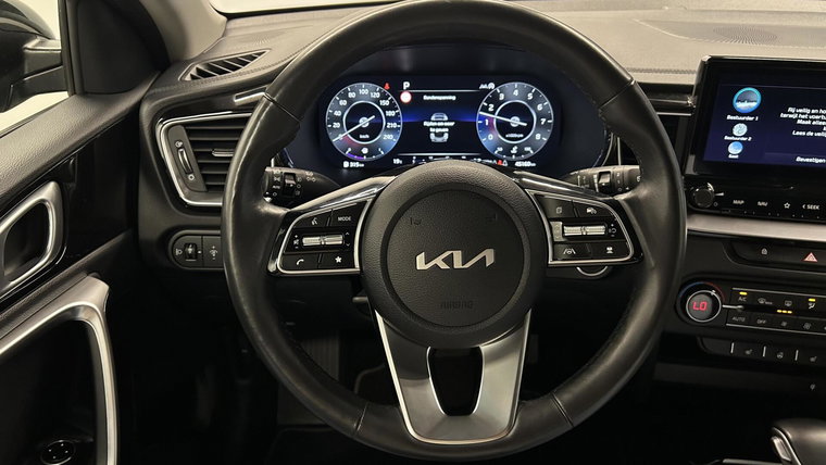 Vehicle Image 32