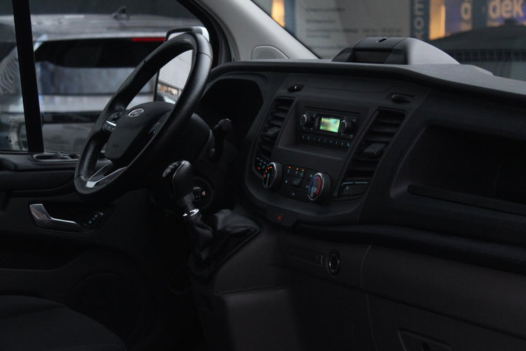 Vehicle Image 32