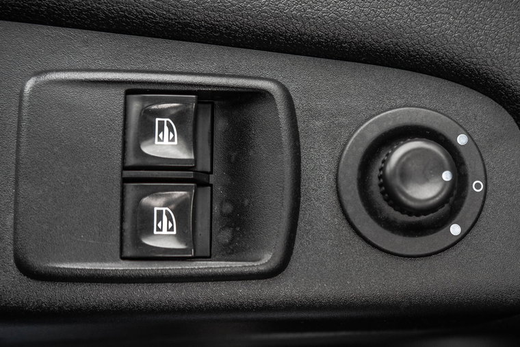 Vehicle Image 25
