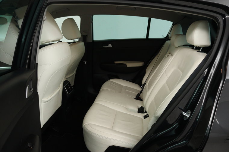 Vehicle Image 19