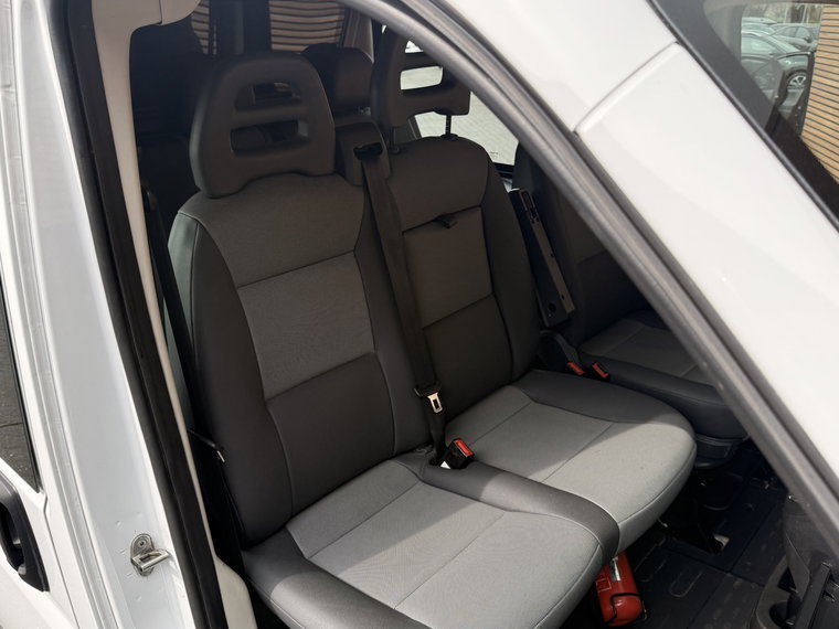 Vehicle Image 38