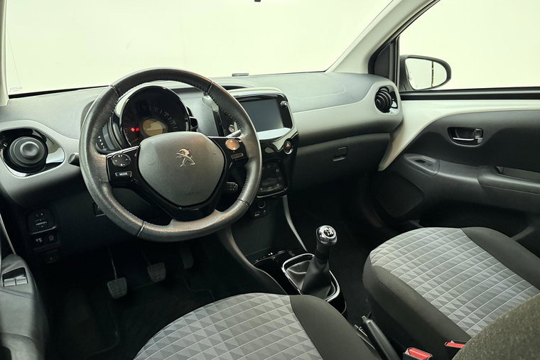 Vehicle Image 14