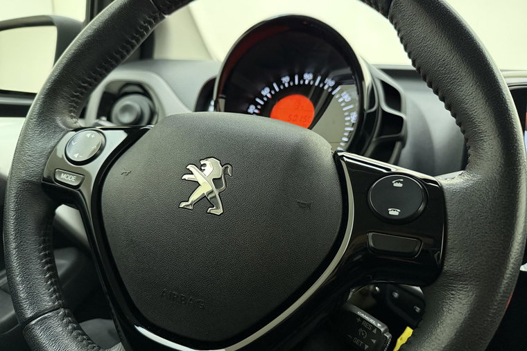 Vehicle Image 18