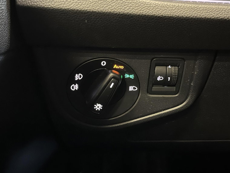 Vehicle Image 28