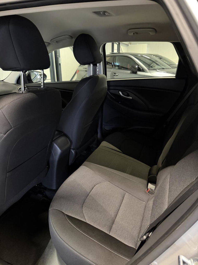 Vehicle Image 30