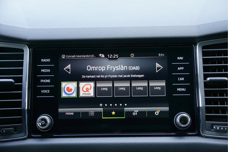 Vehicle Image 25