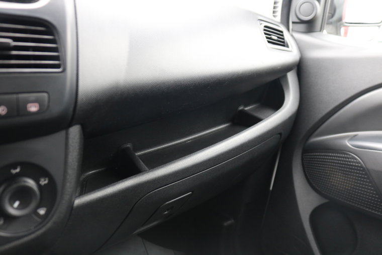 Vehicle Image 32